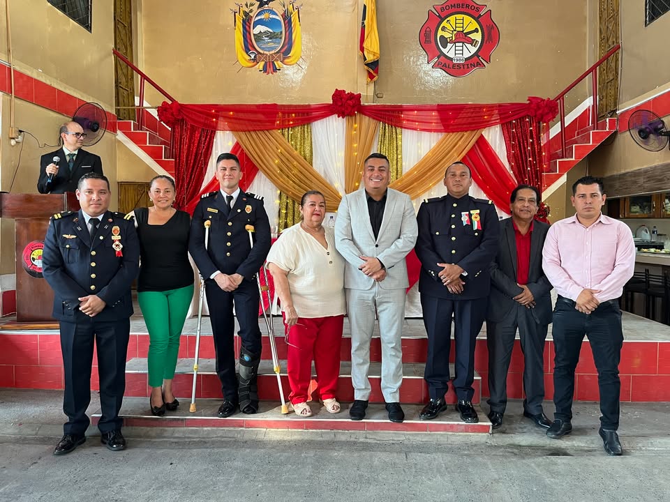 Bomberos de Palestina reciben ascensos y homenajes póstumos