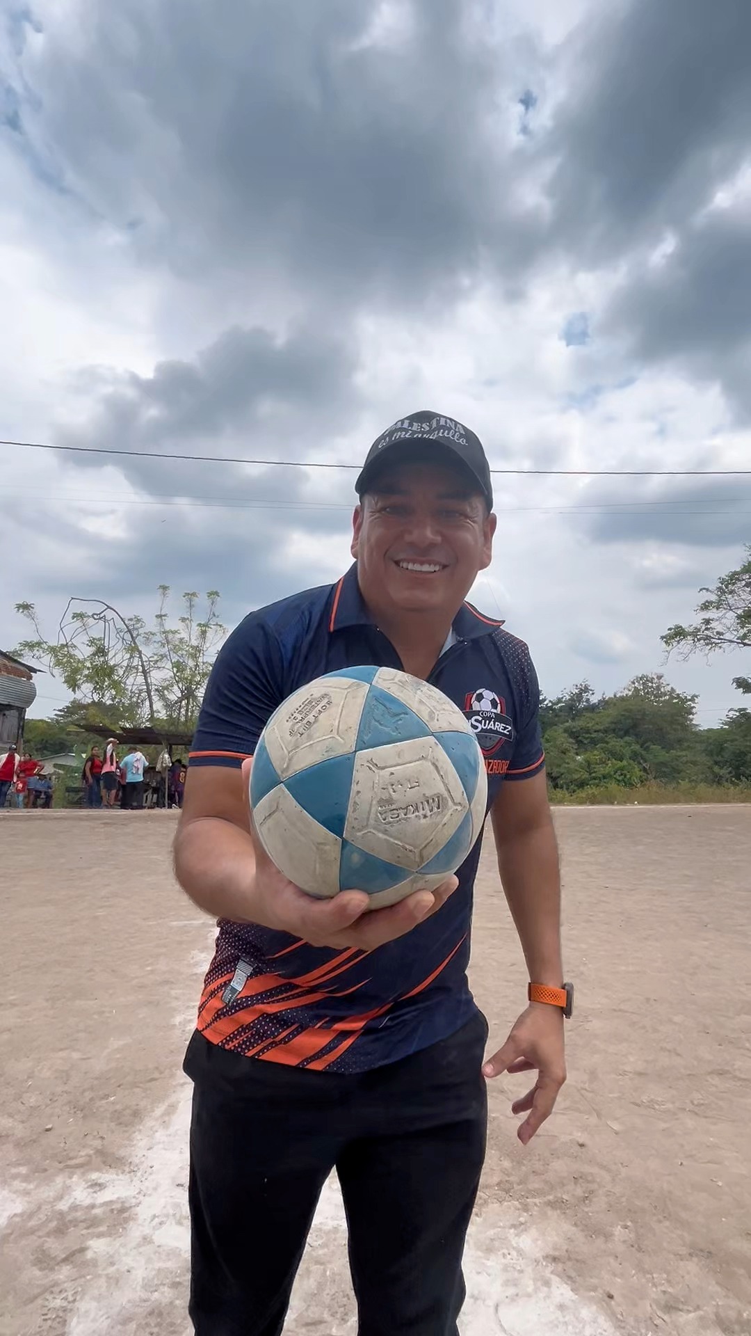 San Vicente de la Librada recibe cancha con graderíos e iluminación