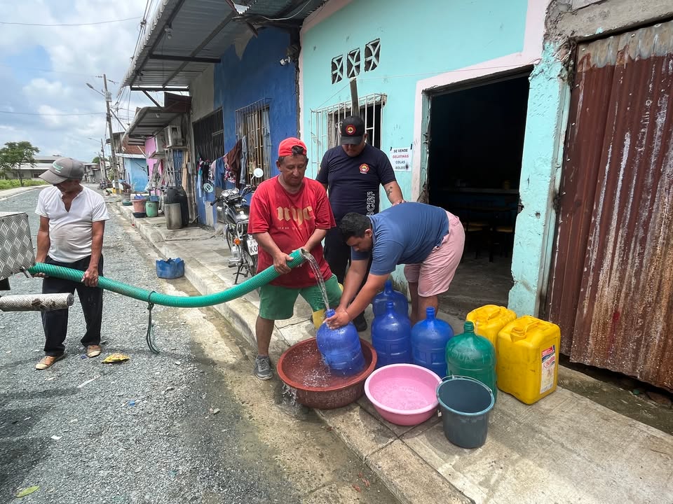 Agua vuelve al sector San José 1 tras reparación de bomba
