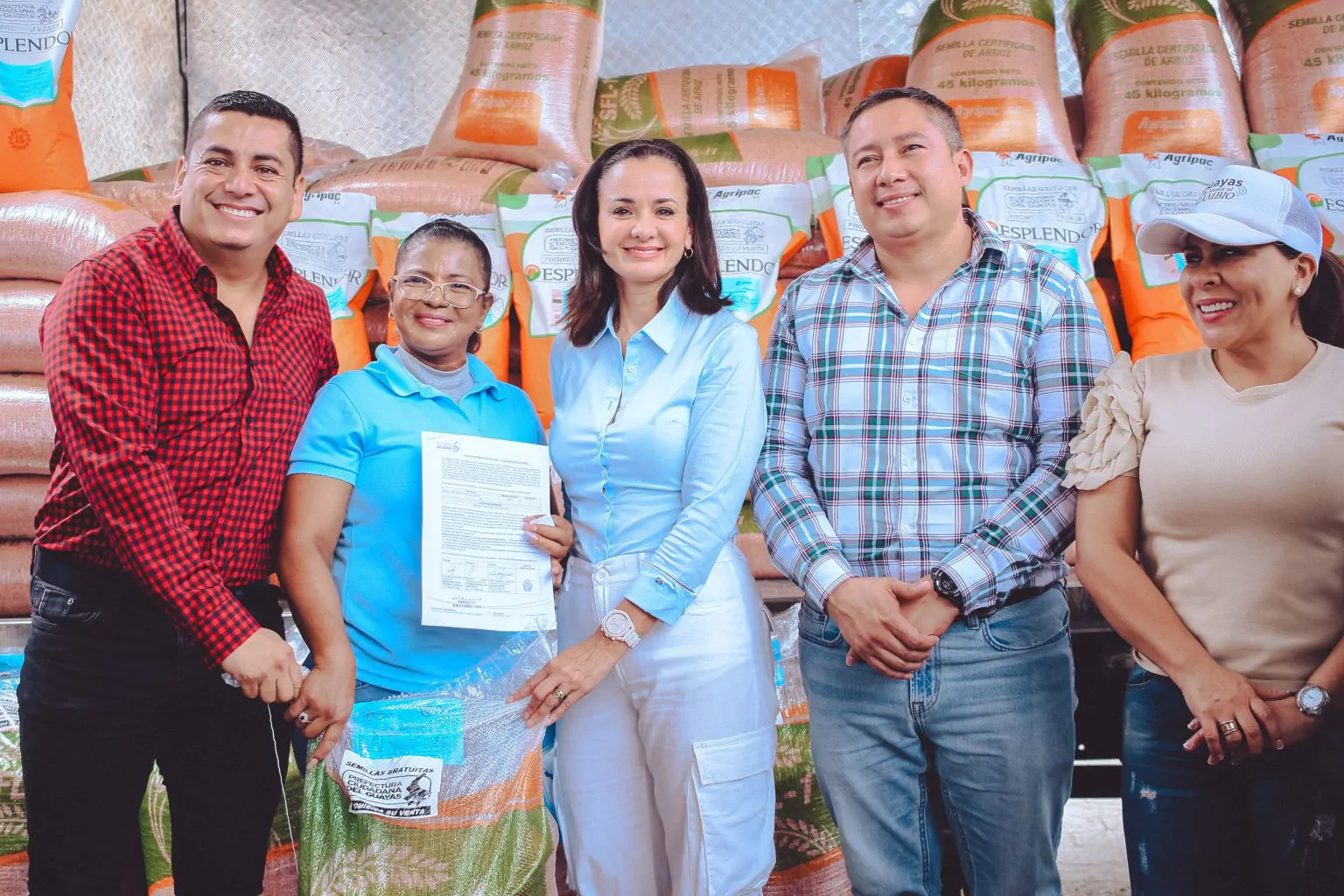 Prefectura entrega 2103 sacos de arroz a pequeños agricultores en Palestina