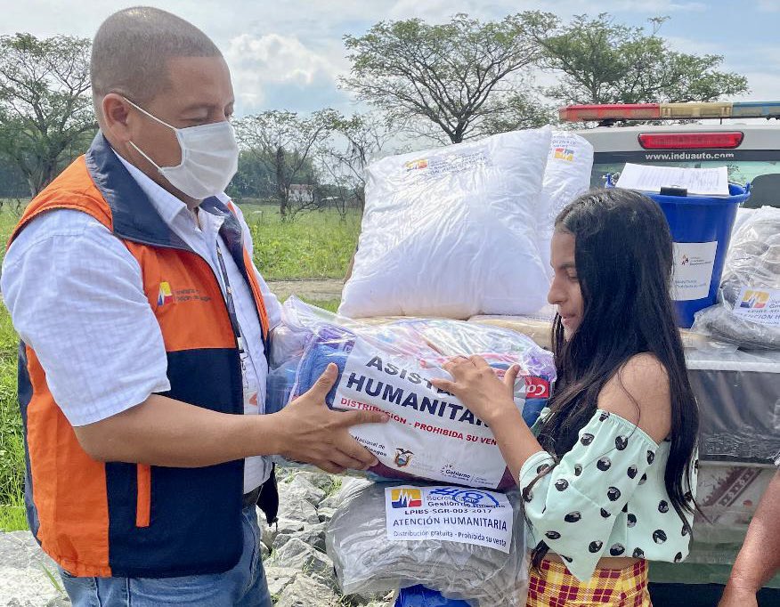 Familia en La Palmira recibió ayuda tras vendaval