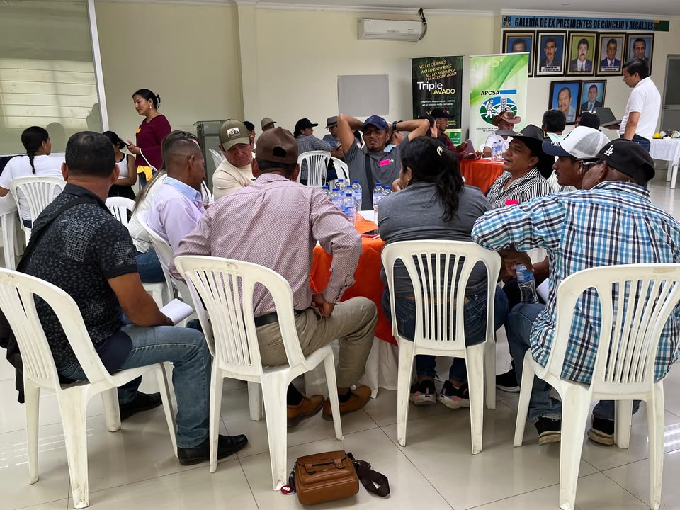 Palestina capacita a agricultores en manejo responsable de insumos y residuos