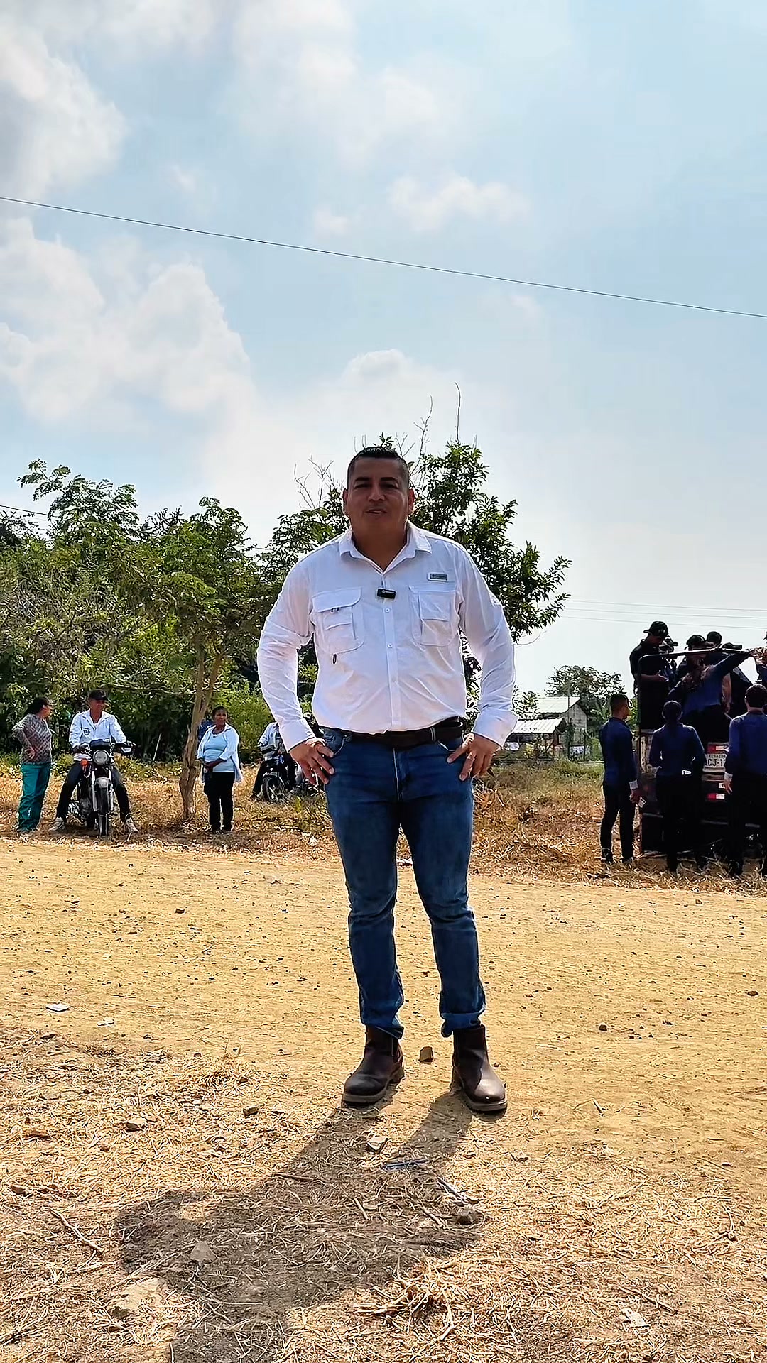 Encalada y Suárez dialogaron con campesinos de Guabito por demandas rurales