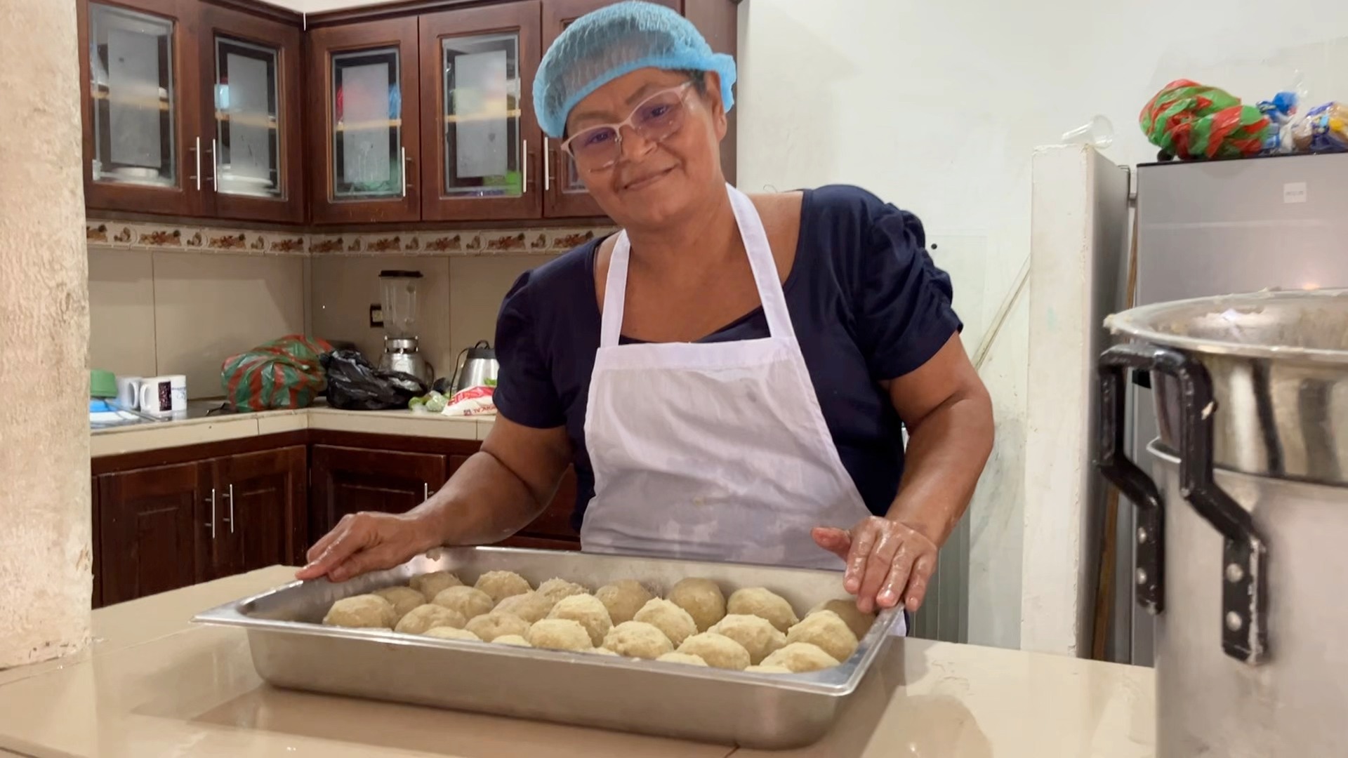Adultos mayores de Palestina comen bolones gracias a banano del Banco Diakonía